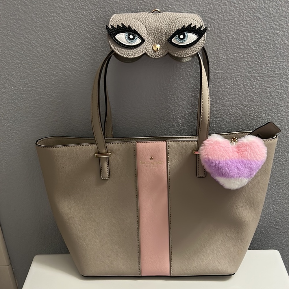 🔥EUC Kate Spade New York Shoulder Bag/Key Charm & Eyes Wide Open Eyewear Cover